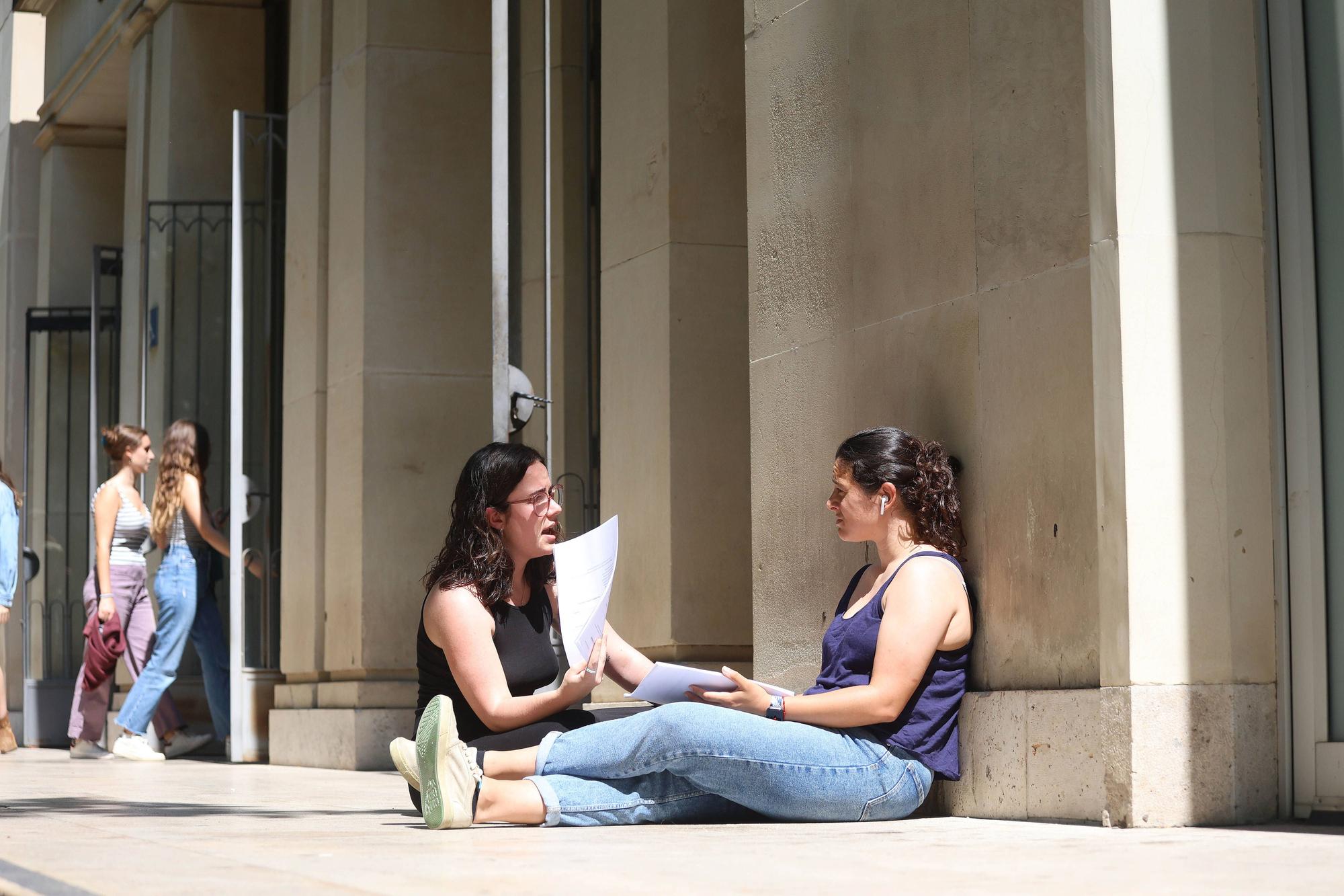 Así se viven las horas previas a la PAU en las bibliotecas