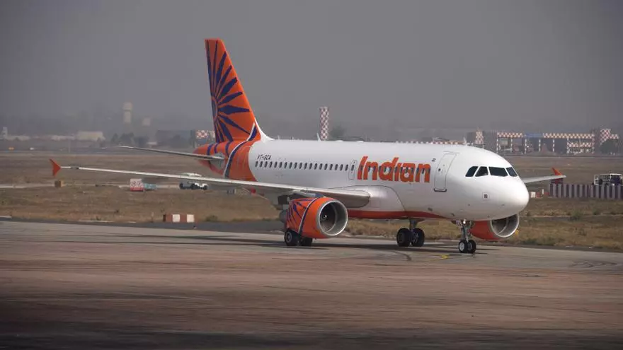 Un avión con 242 personas a bordo con destino a Londres se estrella contra una zona residencial en la India