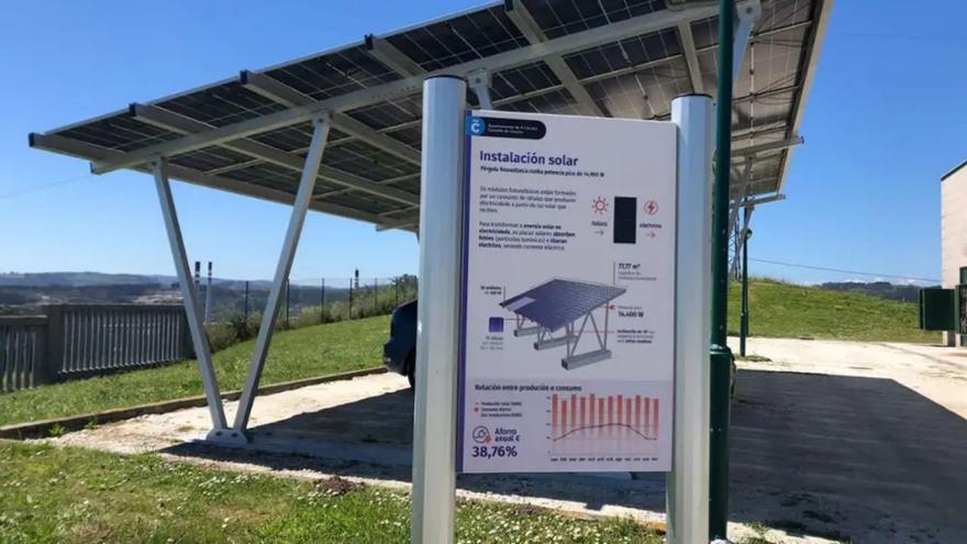 Paneles fotovoltaicos en el Centro Municipal para el Clima y la Energía Sostenible. | // LA OPINIÓN