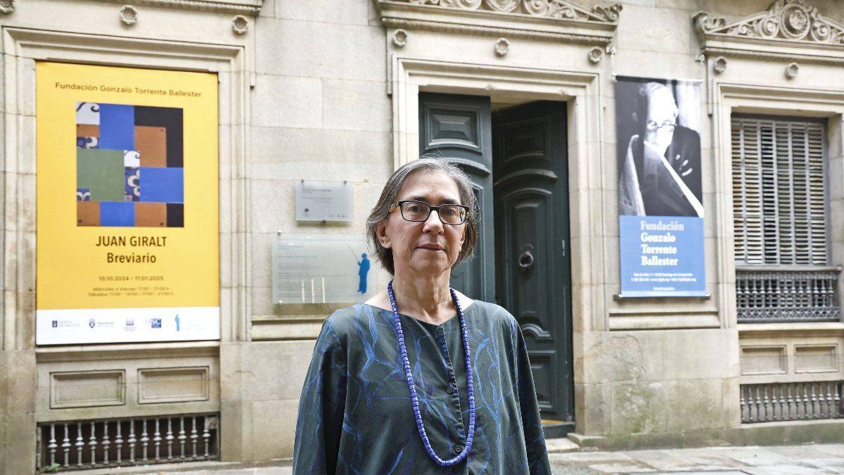 Fernanda Torrente, hija del añorado escritor, delante de la sede de la Fundación en cotubre de 2024.