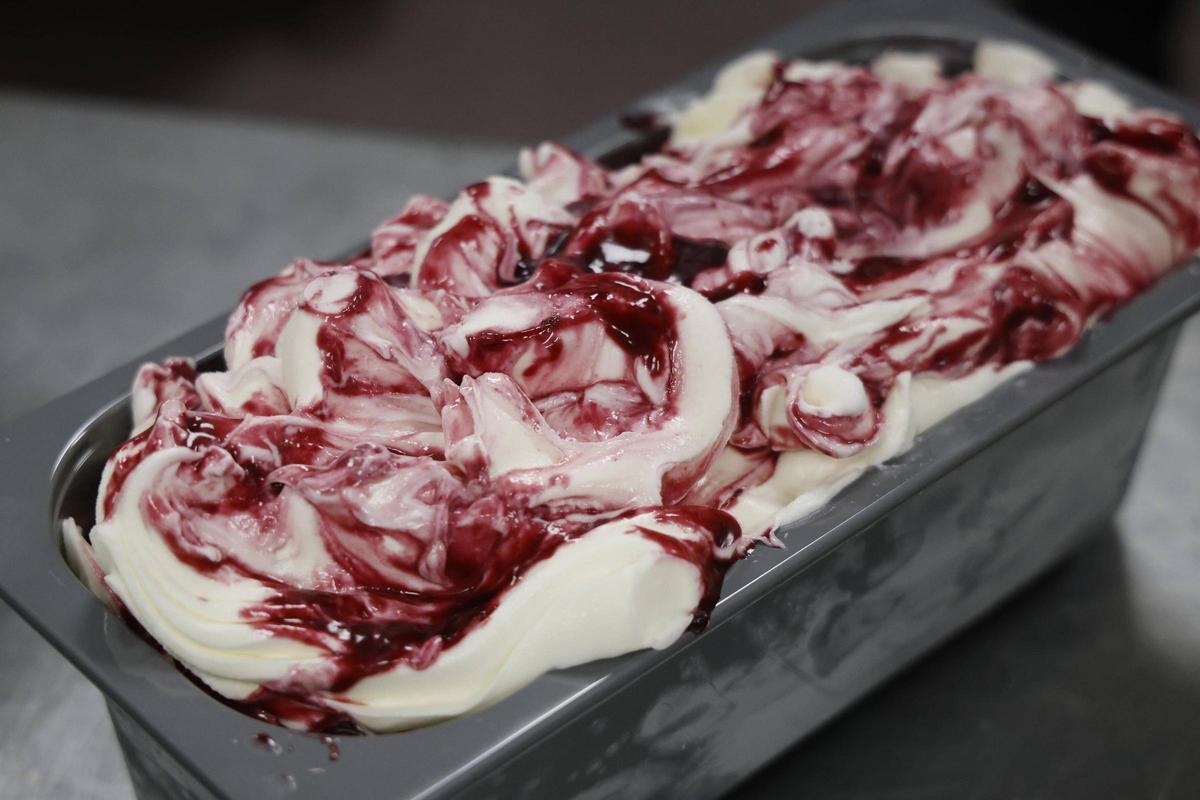 L'elaboració de Gelats Dliri a la nau de Serra de Daró