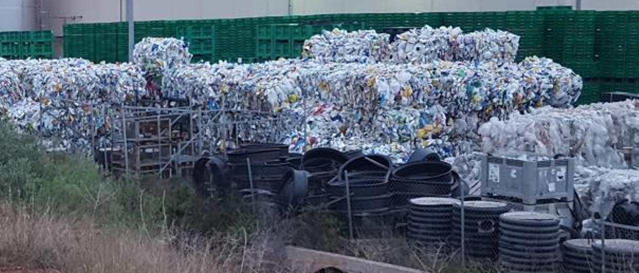 Imagen del exterior de la planta que opera en el polígono del Bovalar de Estivella.