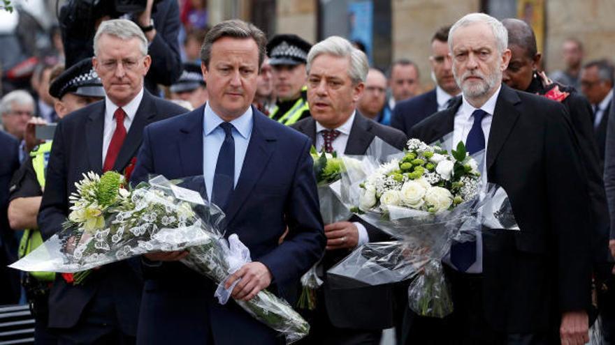 Cameron y Corbyn rinden homenaje a la diputada asesinada