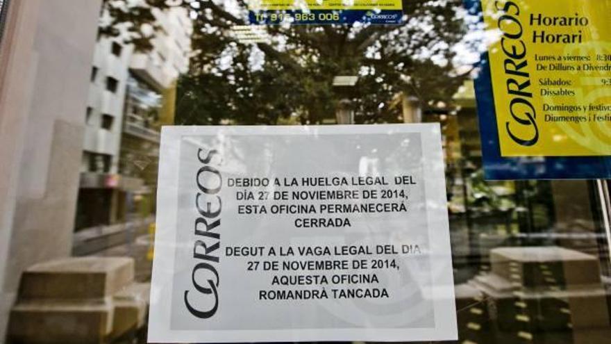 La huelga en Correos paraliza las oficinas en Alicante
