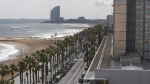 La policia trasllada al mar la recerca del Jimmy, el jove nord-americà desaparegut a Barcelona