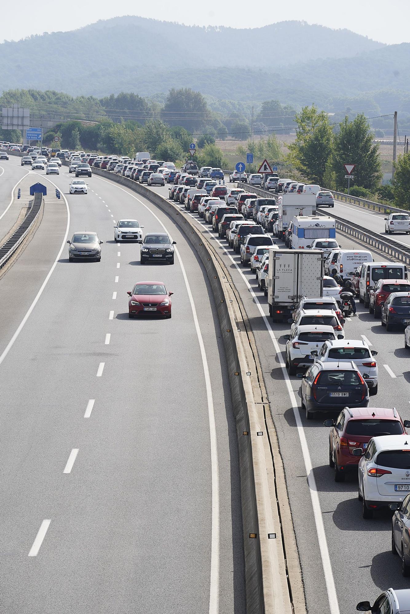 Cues a l'accés a la Costa Brava, a Vidreres