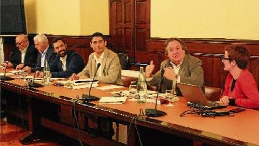 Els diputats de CiU, ERC i ICV-EUiA, ahir, a la reunió de la ponència de la Llei electoral.