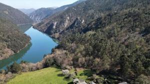 Así es la aldea de Lantero, en Boal, que se vende por 690.000 euros