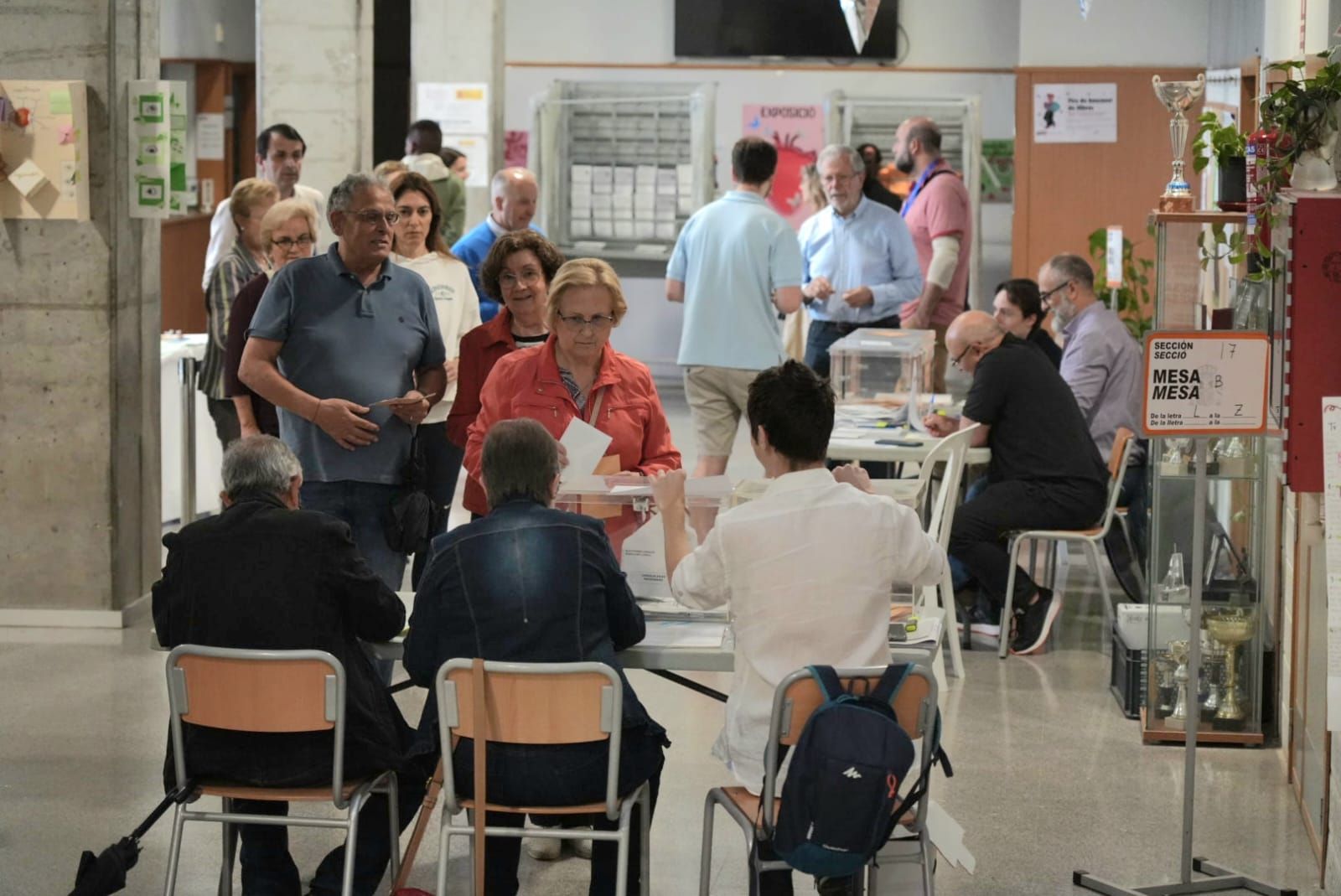 Los castellonenses acuden a las urnas para decidir el futuro de sus municipios y de la Comunitat