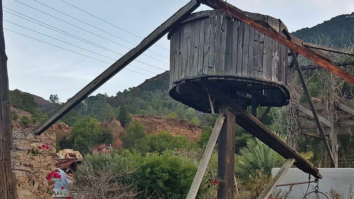 El malacate minero que se ubica en la Cantera Emilia es el único que queda en pie en la península ibérica | A. L. U.