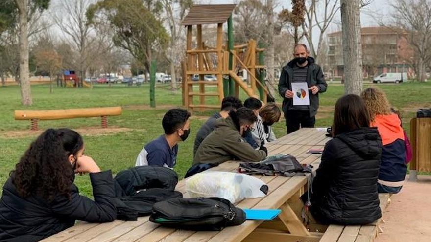 El gerent de Cenet06, Pere Serrano, ha fet una xerrada sobre el tipus de residus que es generen a les llars