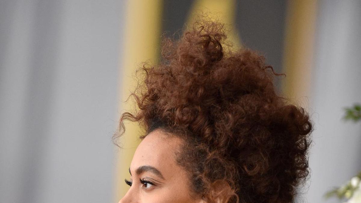 Solange Knowles brilla en los Grammy por los pelos
