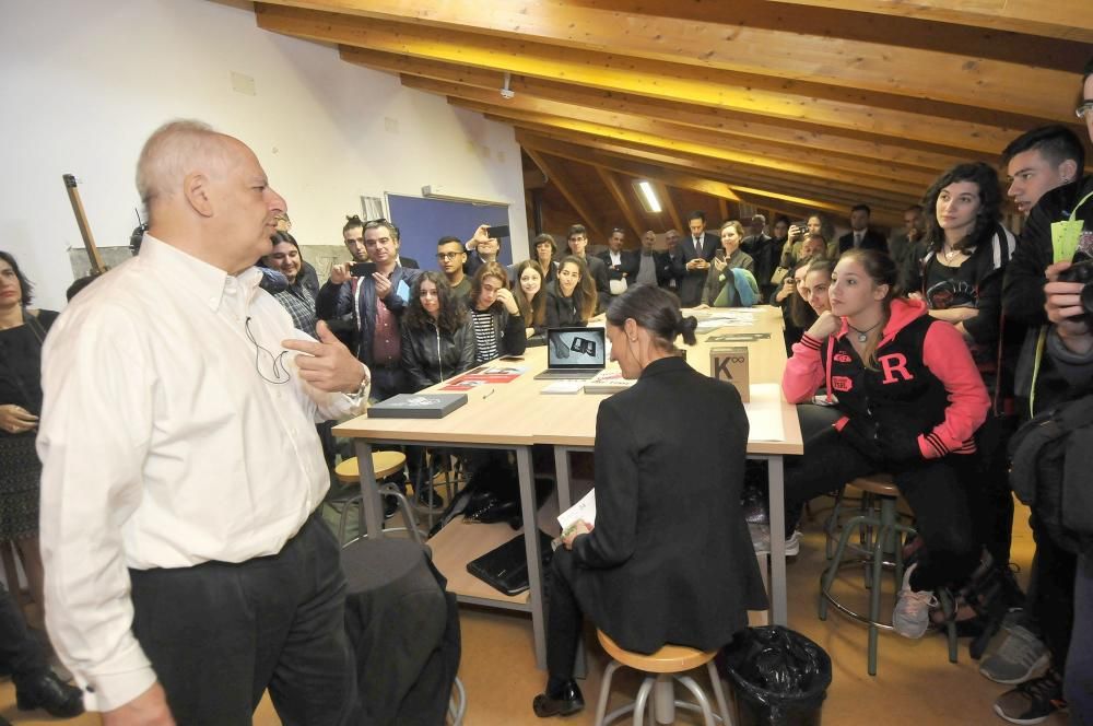 William Kentridge visita un instituto de Mieres