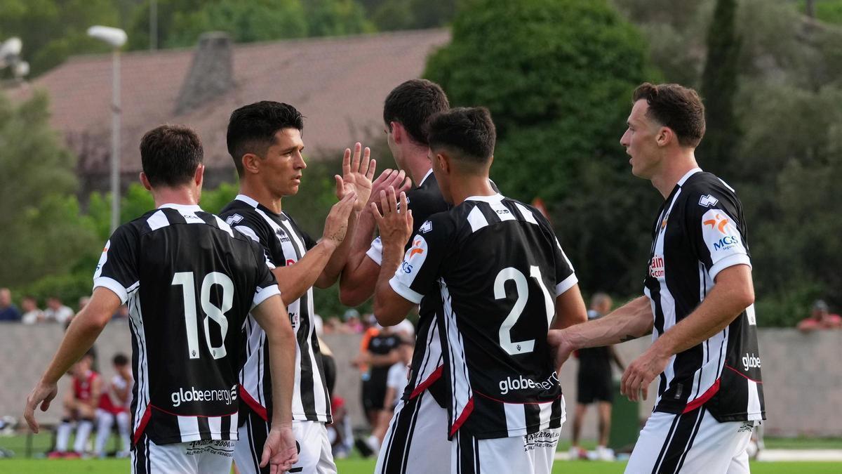 La celebración del 1-0 anotado por Álvaro García ante el Sabadell