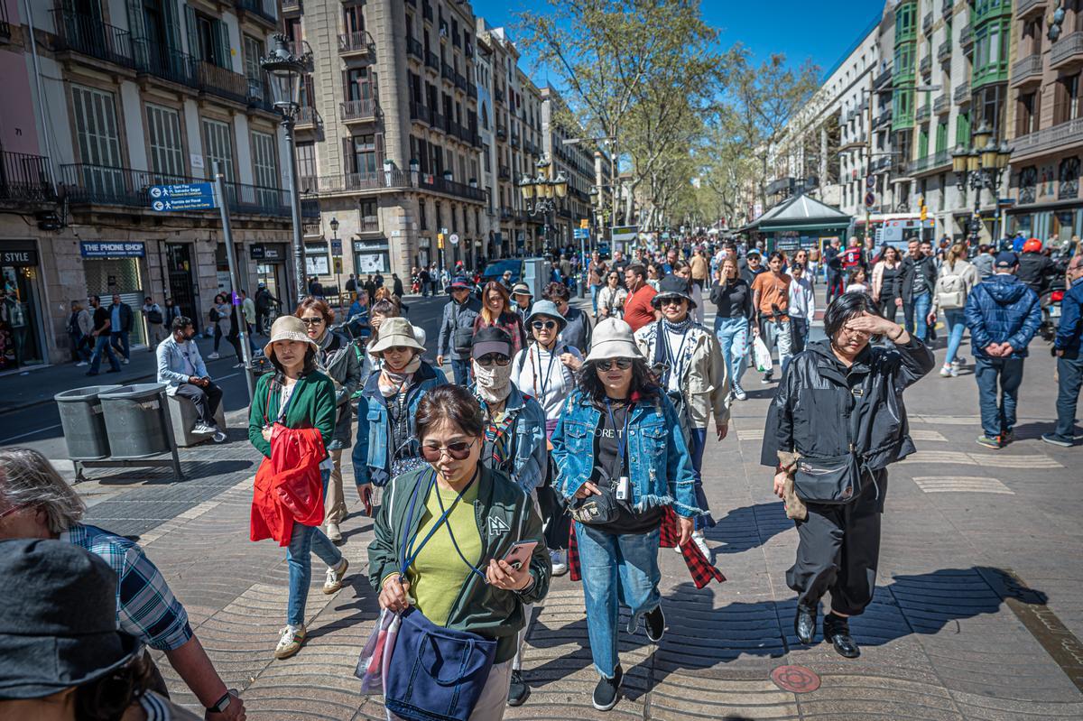 Los turistas inundan Barcelona en Semana Santa