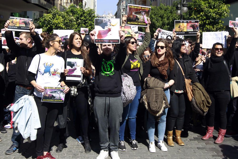 Manifestación y performance antitaurina en Valencia