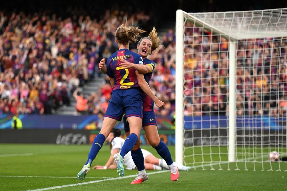 Paredes y Alexia celebran un gol del Barça