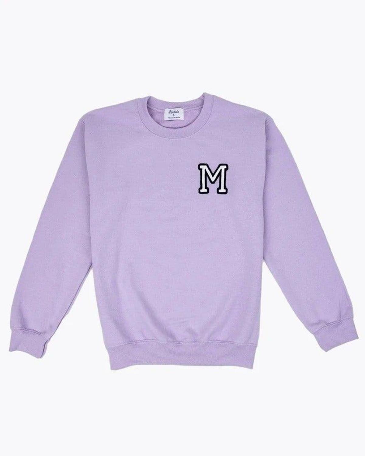 Sudadera MALVA con inicial mini, de Anitials (55 euros)