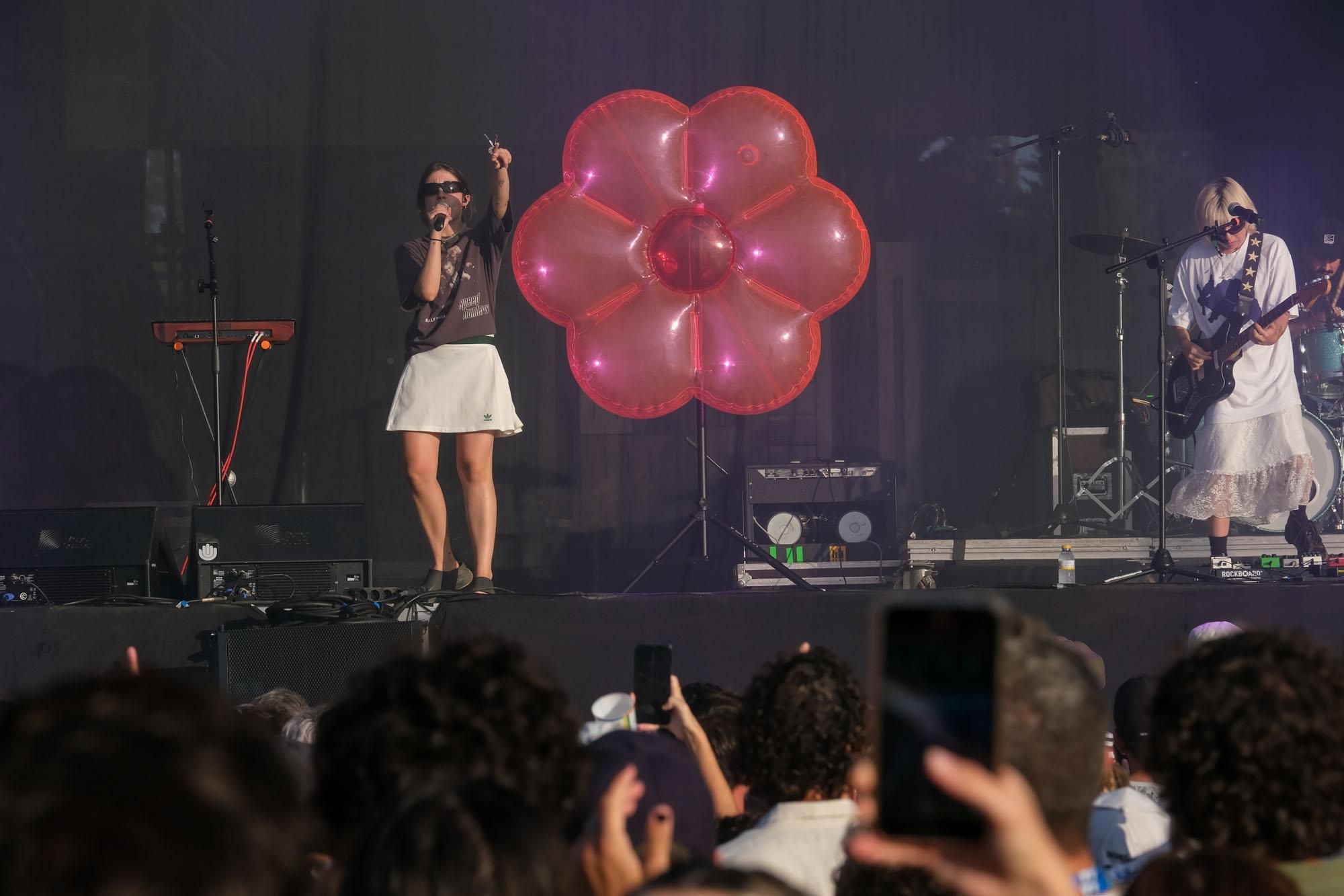 Primer día de conciertos en el Festival Cala Mijas 2023: Cariño