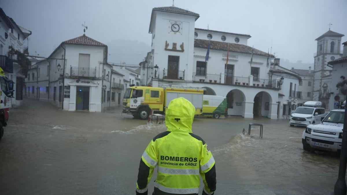 Vídeo | Las consecuencias de la borrasca Leonardo a su paso por Andalucía