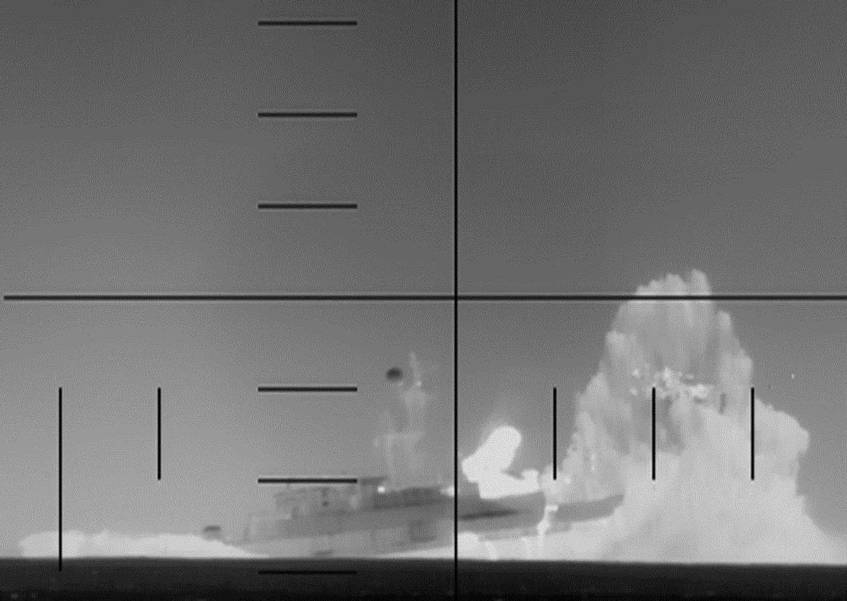 Els EUA intensifiquen el front naval i amb un torpede enfonsen un vaixell iranià