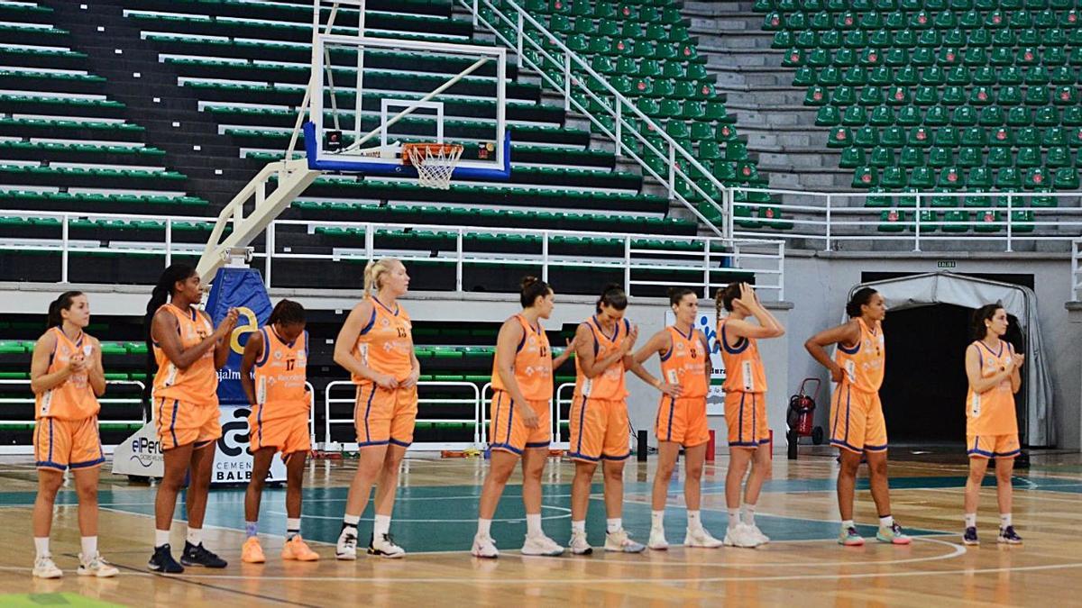 El equipo naranja en el partido contra Cáceres. / EPE