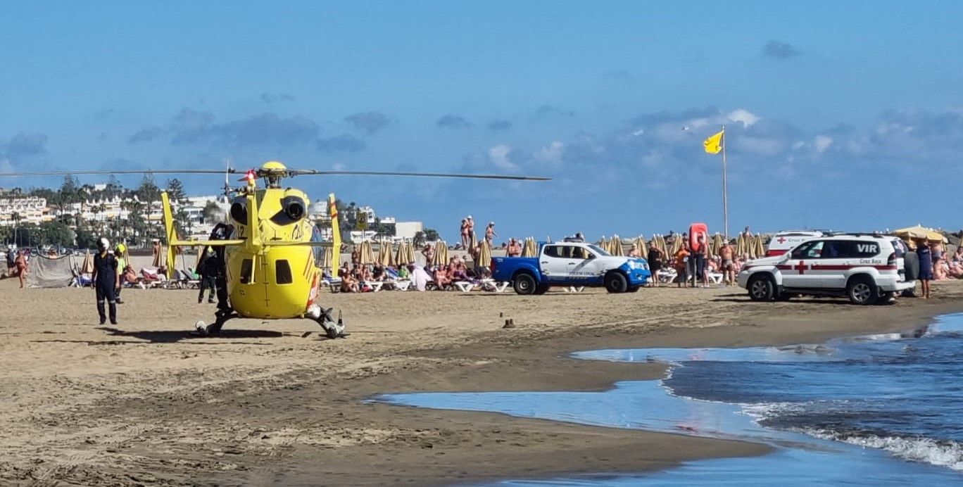 Rescate de un varón en la Playa del Cochino