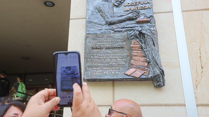 Orihuela le dedica una plaza a Josefina Manresa