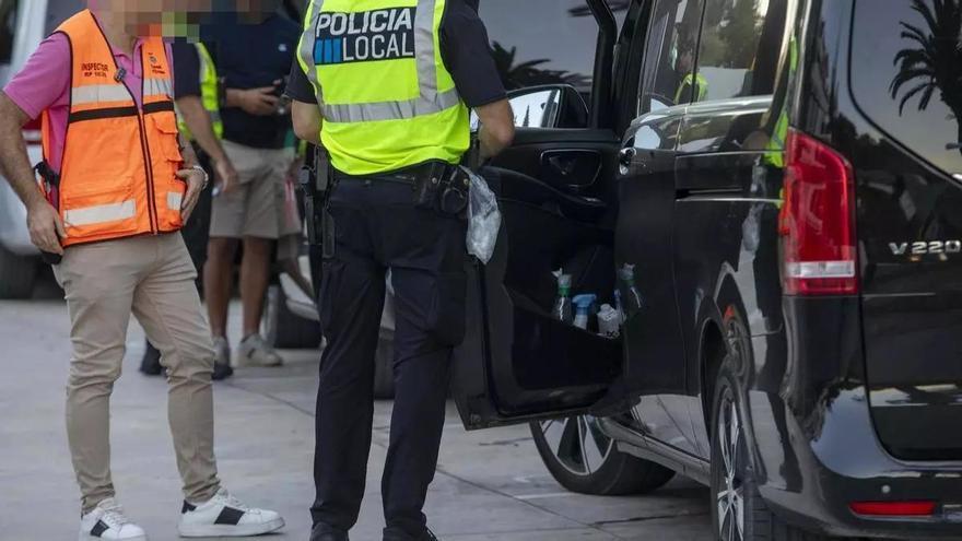 Los taxis pirata aprovechan el caos nocturno y las largas colas en el aeropuerto de Ibiza