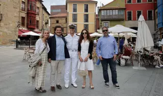 La llegada de Leonor a Gijón con el buque "Elcano" levanta pasiones: "Está bien conocer el barco, pero lo mejor sería verla a ella"