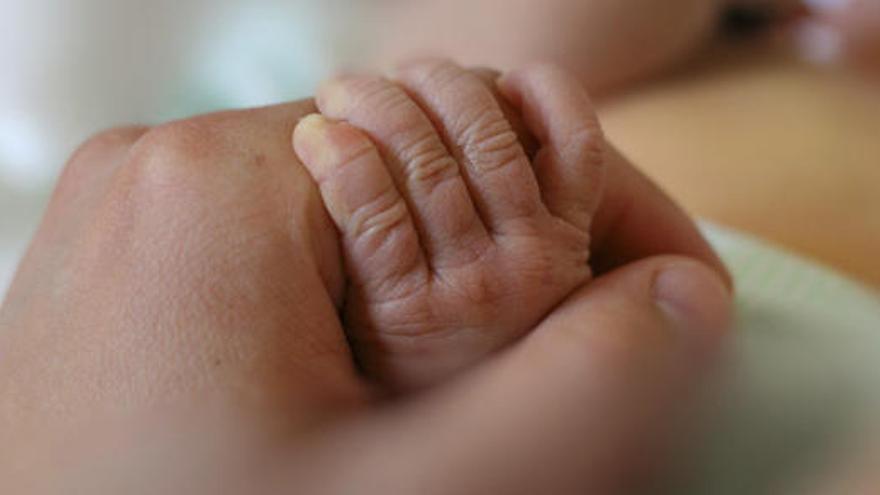 Neix el primer nadó del món amb ADN de tres pares