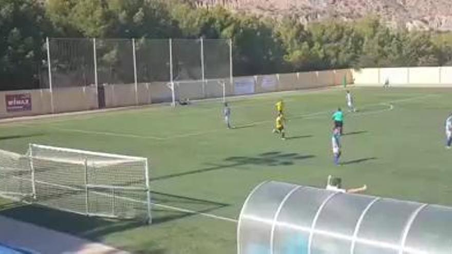 Golazo en un partido de juveniles