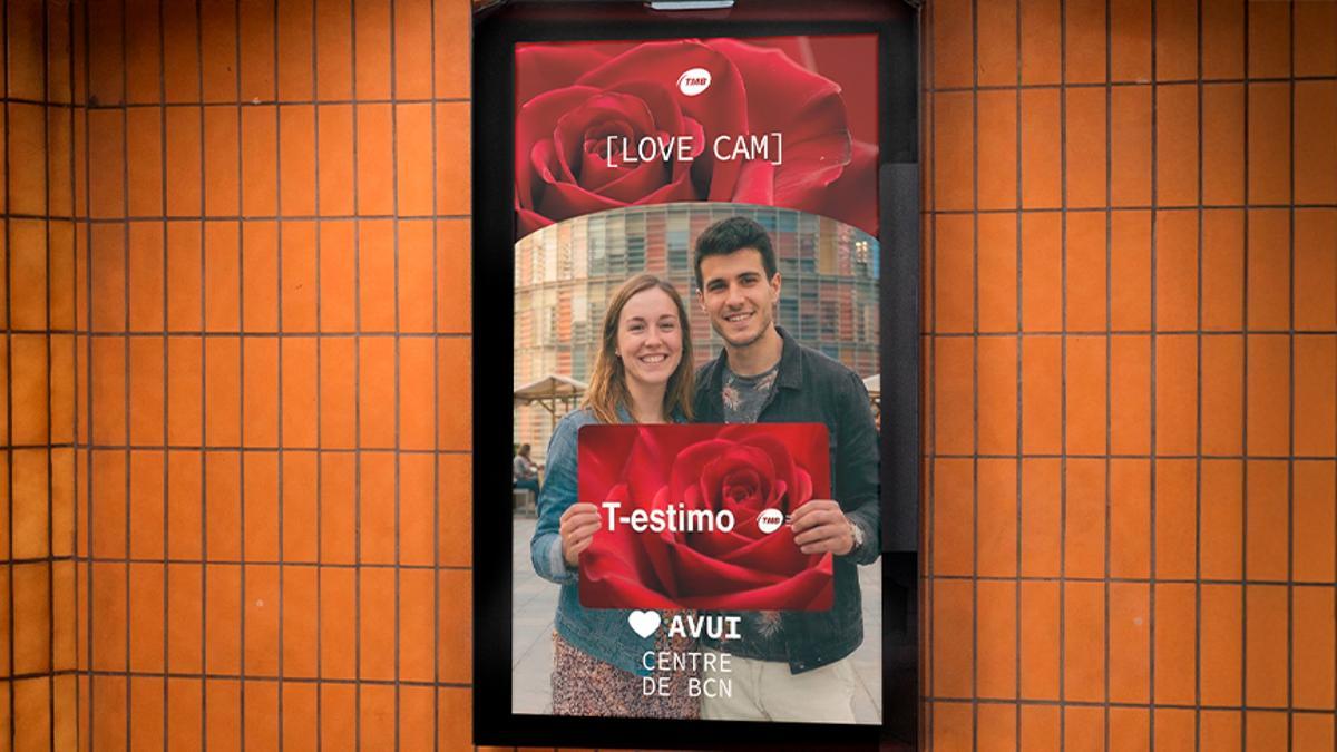 Pantalla del metro anunciando la 'Love Cam'