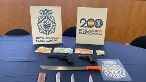 Armas halladas en el interior del establecimiento.