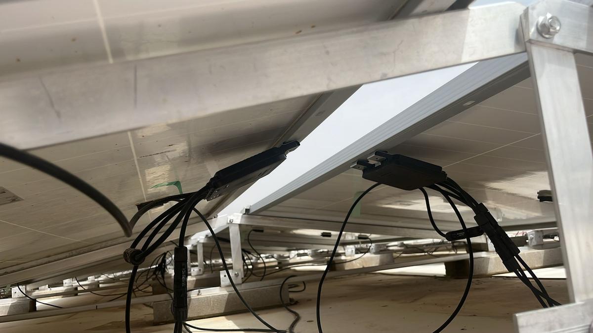 Imatge del sistema de rapid shutdown de TIGO instal·lat a la coberta.