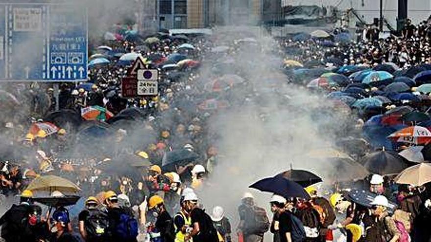 La policia va llançar gasos als manifestants