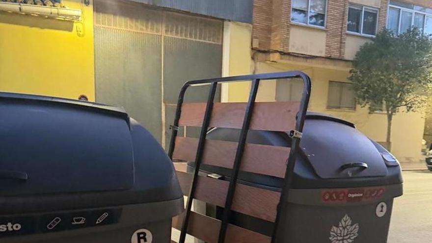 lamamiento por los últimos vertidos depositados en la vía pública