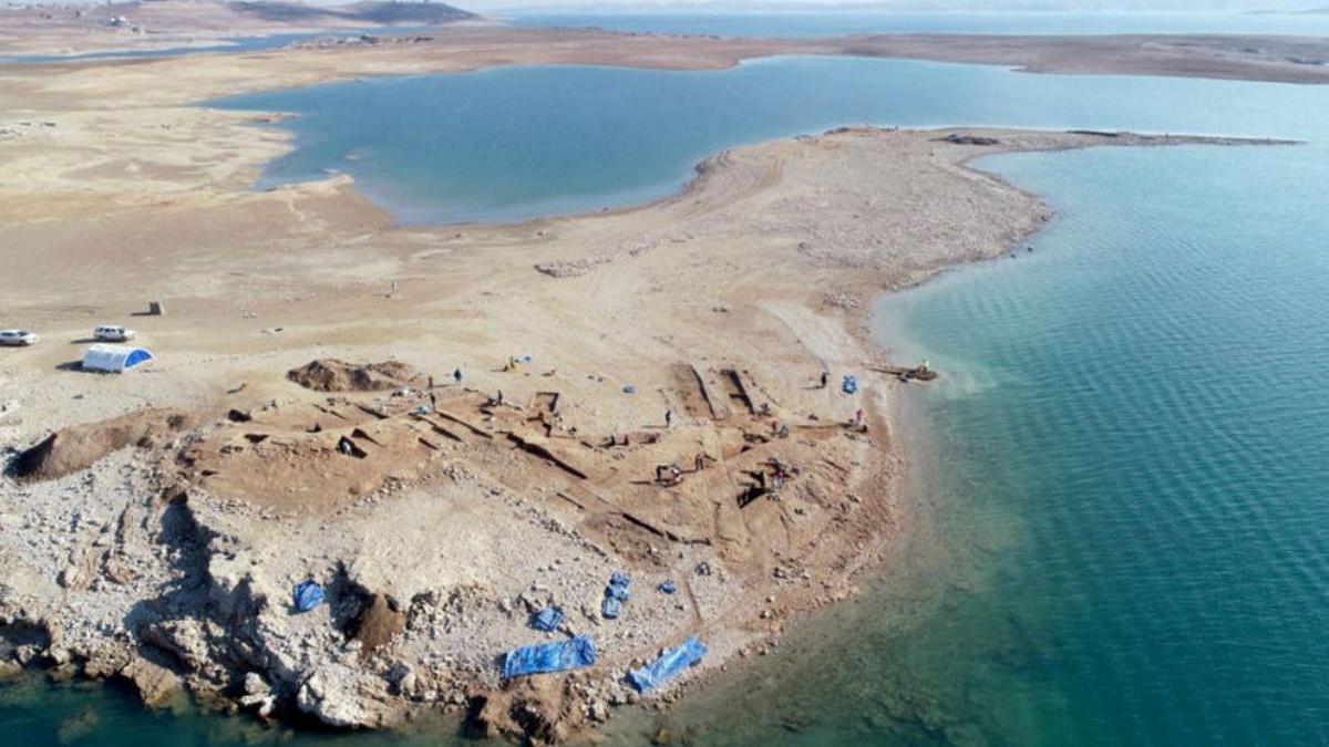 El sitio arqueológico de Kemune, en la zona seca del embalse de Mosul.