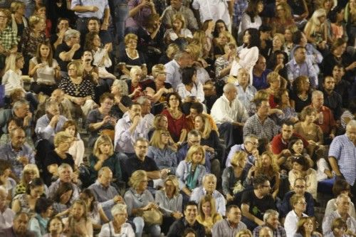 Raphael enamora en su concierto en la Plaza de Toros