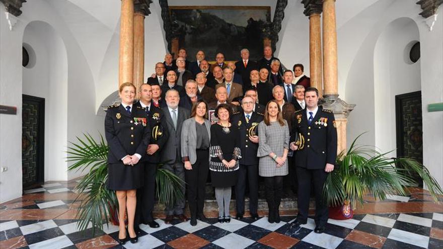 Córdoba reconoce los 40 años de la mujer en la Policía