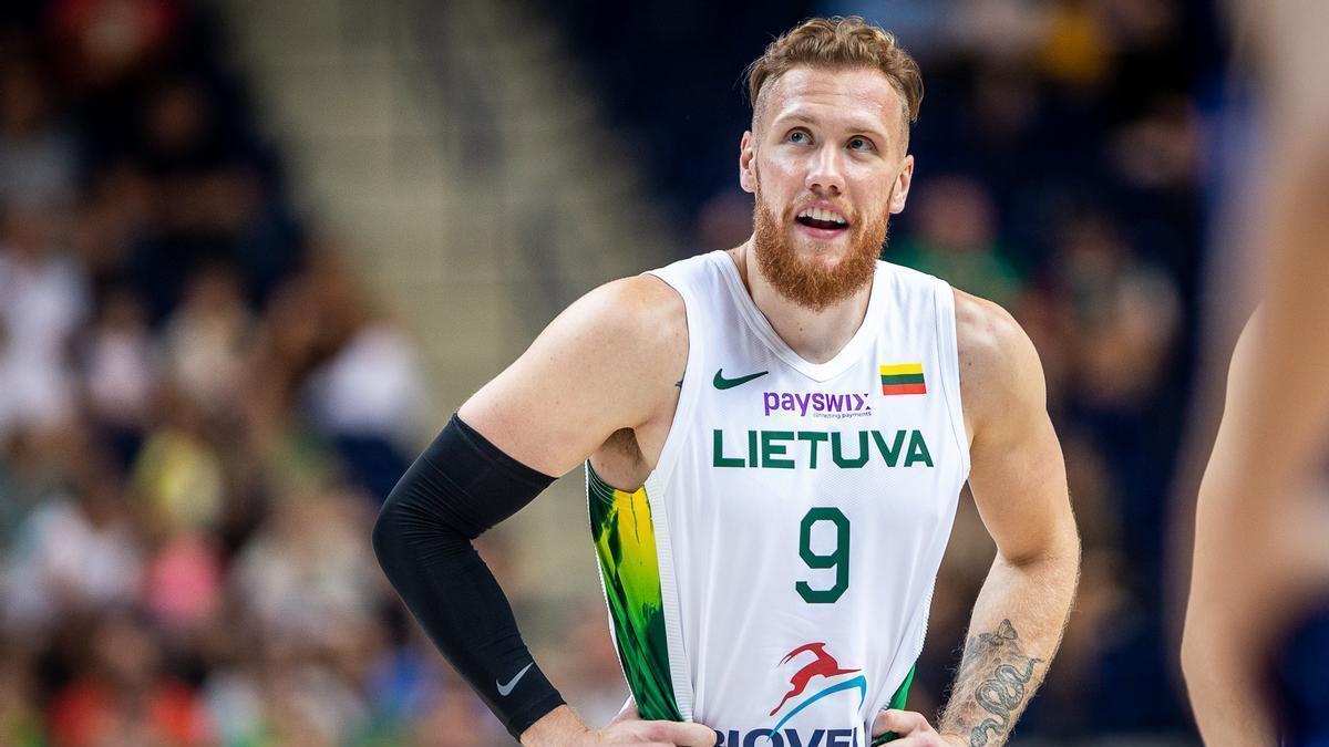 Ignas Brazdeikis, con la camiseta de la selección de Lituania.