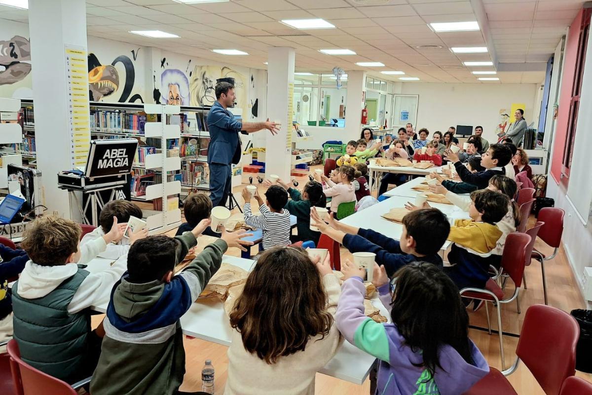 Taller infantil en una biblioteca municipal de Cartagena