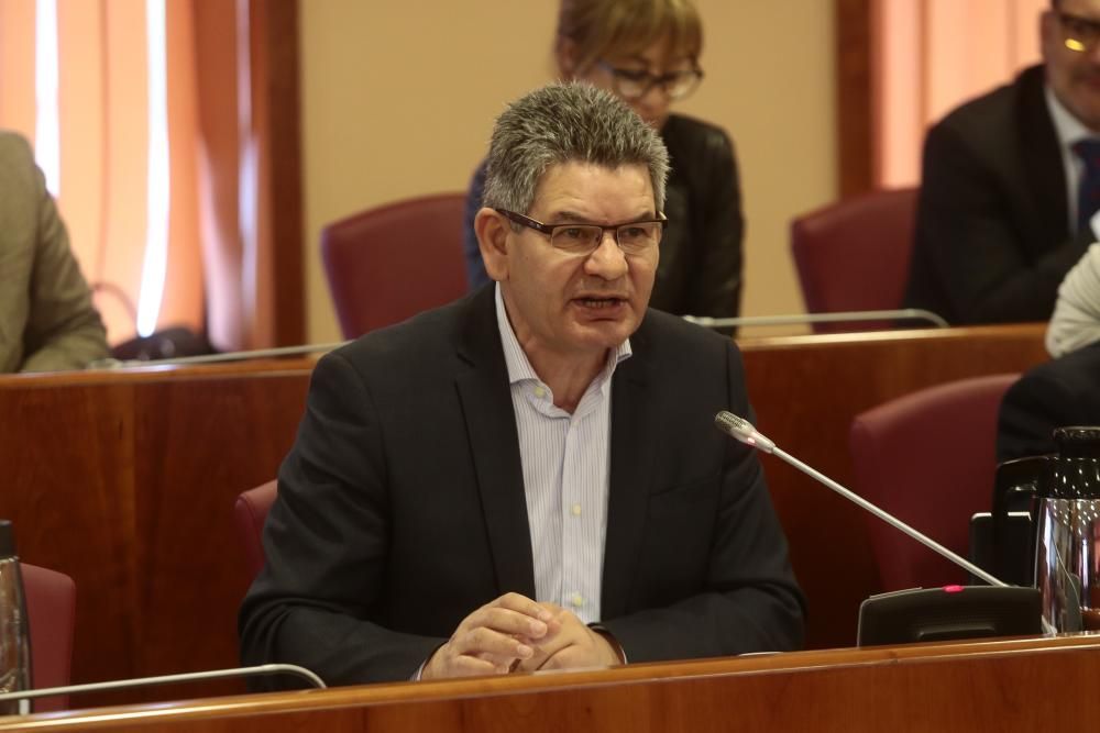 Santos Héctor Rodríguez (PSOE). Santos Héctor procede del mundo sindical. Fue durante catorce años secretario comarcal de la UGT en Vigo. Ha ejercido como edil de Empleo, Economía, Industria, Voluntariado y Relaciones con los Sindicatos.