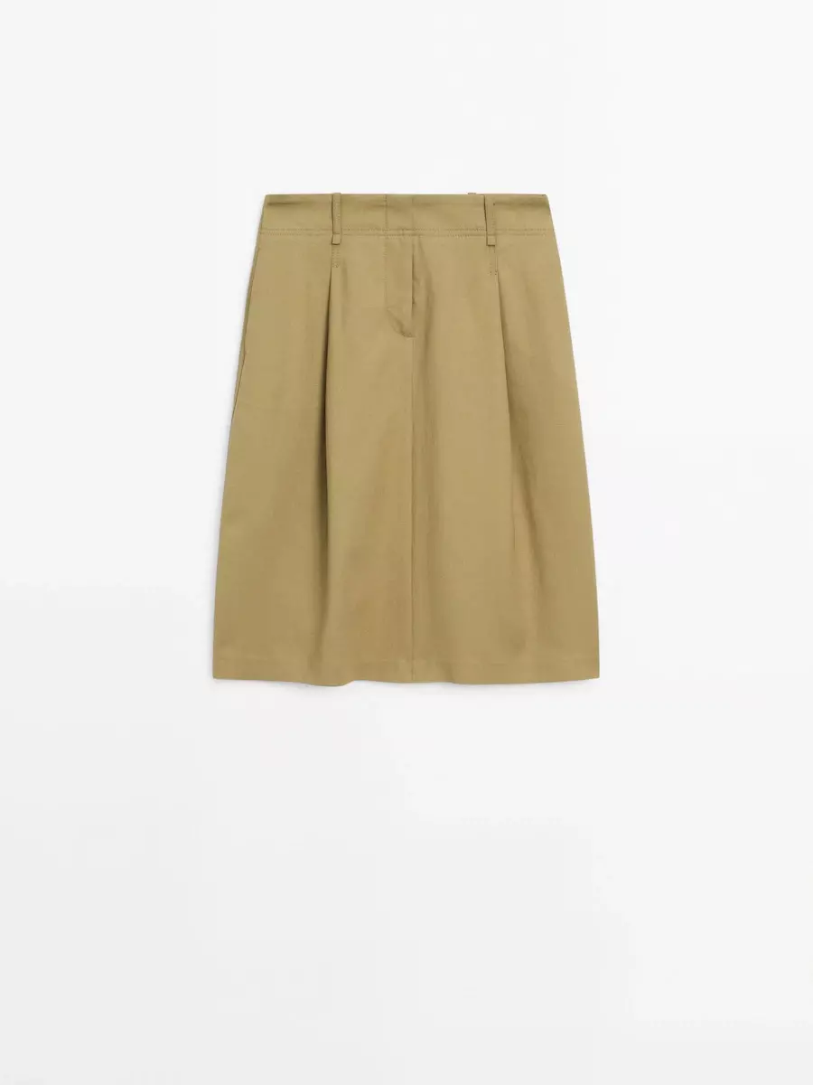 5 básicos imprescindibles de Massimo Dutti que debes conseguir antes de las rebajas 9 Moncloa Falda midi con detalle de pinzas. Precio rebajado: 49,95 euros