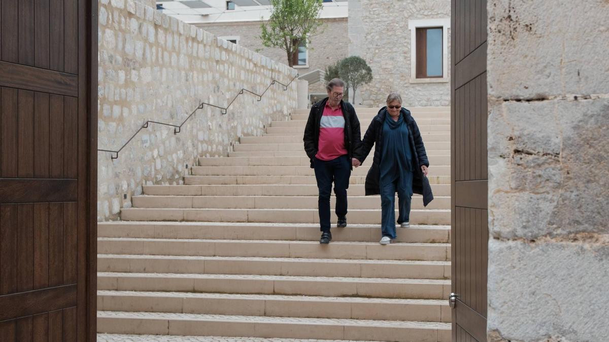 Visitantes del bar del Parador de Ibiza