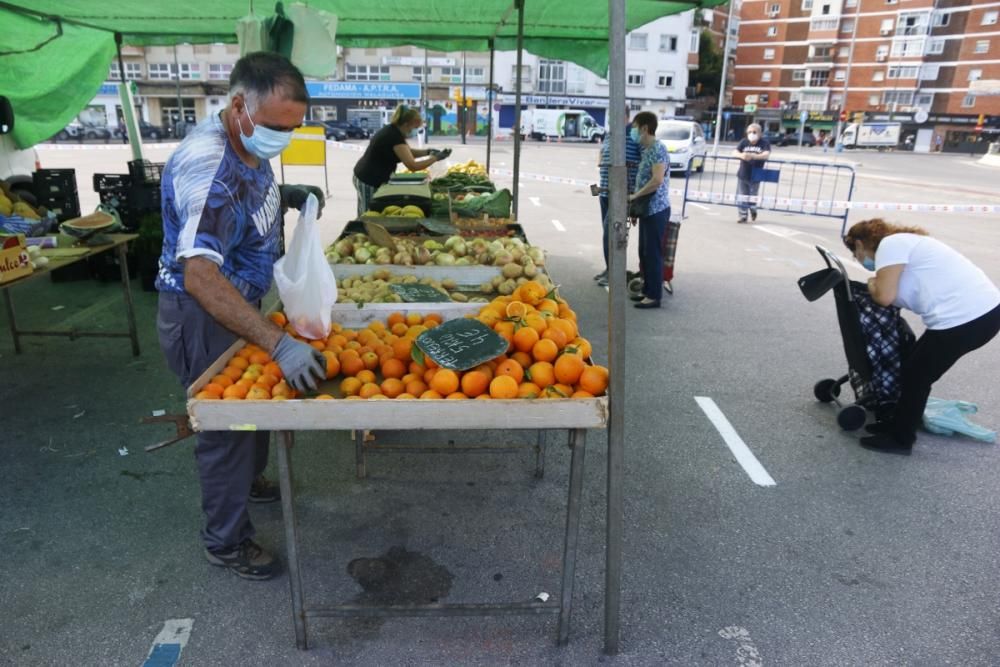 El mercadillo de Huelin vuelve a abrir tras entrar Málaga en la Fase 1.