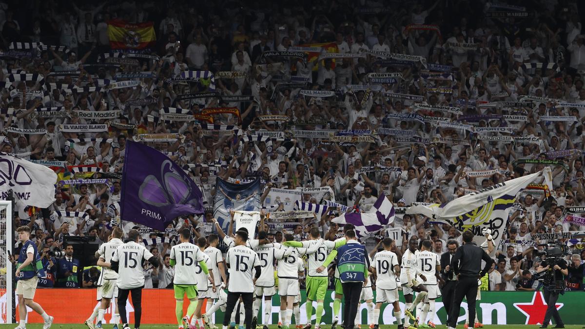 Los jugadores del Real Madrid celebran el pase a la final de la Champions.