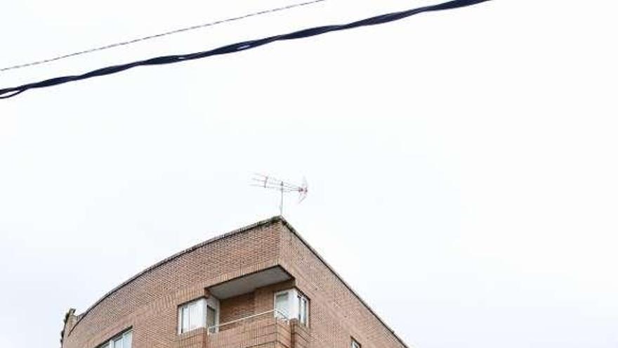 Edificio Pintos, situado en la zona de Loureiro.  // Gonzalo Núñez