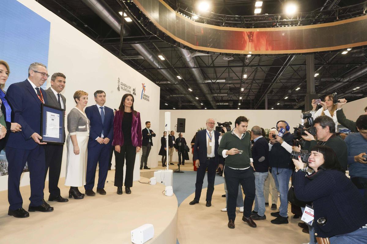 Entrega en Fitur del distintivo AENOR a Benidorm
