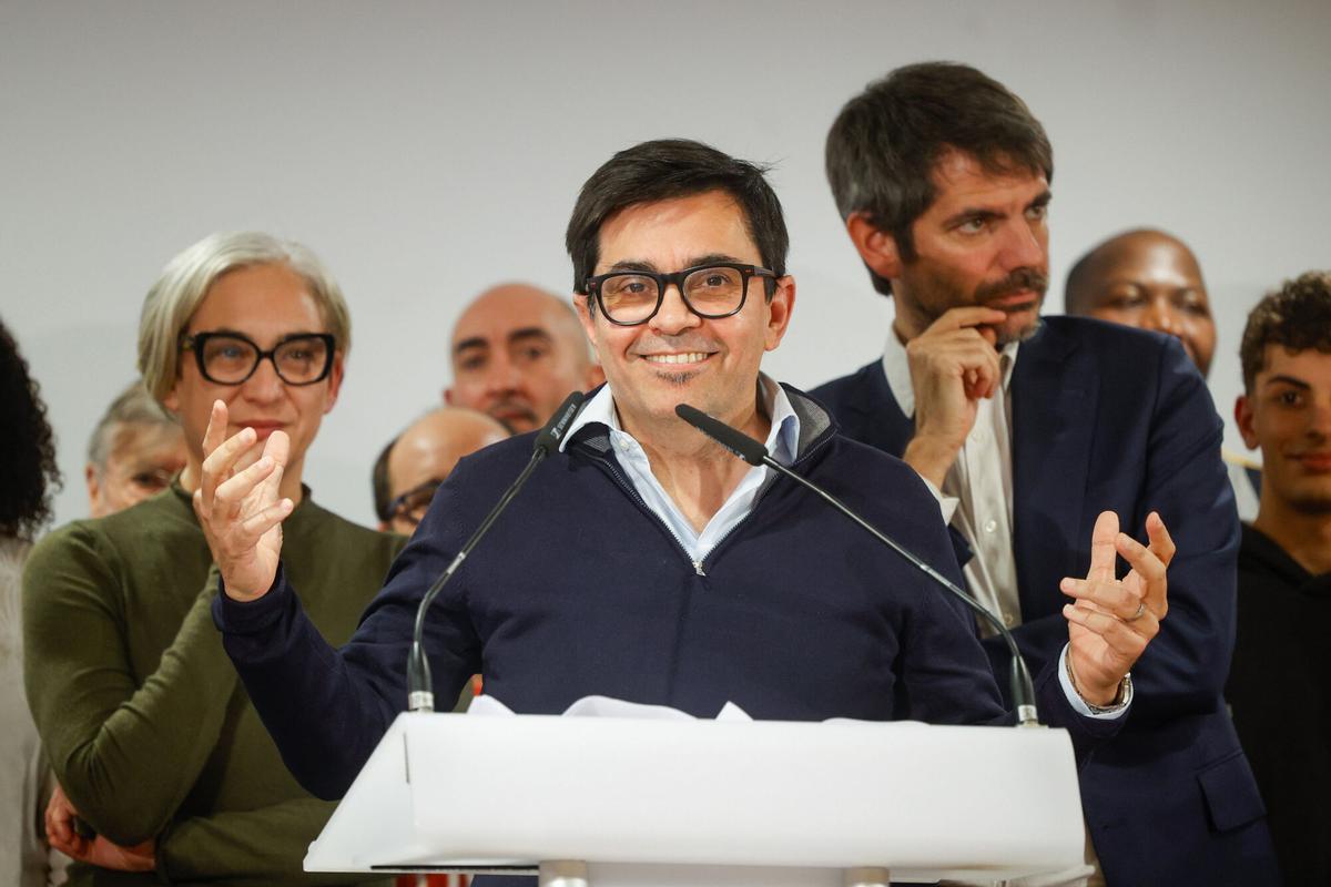 Gerardo Pisarello, junto al ministro de Cultura, Ernest Urtasun, y la exalcaldesa de Barcelona Ada Colau